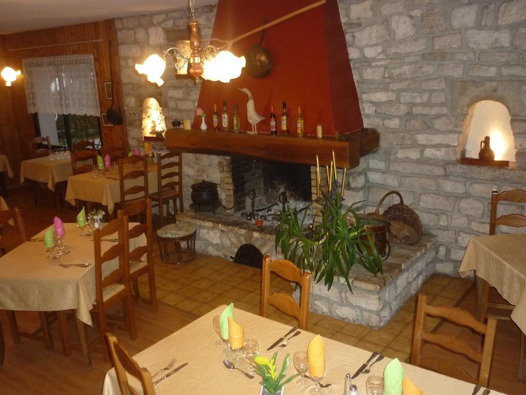 Hotel Restaurant La Chaumiere Du Lac Clairvaux-les-Lacs Kültér fotó