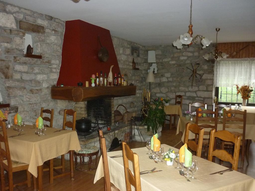 Hotel Restaurant La Chaumiere Du Lac Clairvaux-les-Lacs Kültér fotó